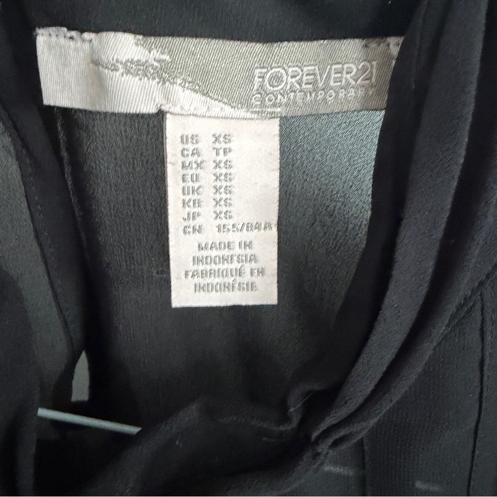 black blouse - Picture 3 of 3